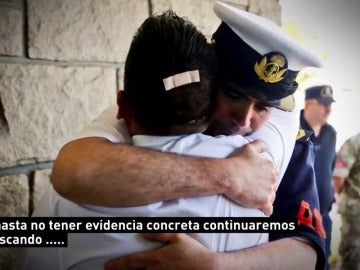 El momento en que la Armada Argentina informa a las familias sobre la explosión en el submarino ARA San Juan El momento en que la Armada Argentina informa a las familias sobre la explosión en el submarino ARA San Juan