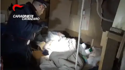 Las condiciones en las que vivía la joven secuestrada en Italia junto a sus dos hijos Las condiciones en las que vivía la joven secuestrada en Italia junto a sus dos hijos