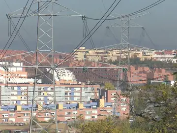 Preocupación por las torres de alta tensión al lado de las viviendas Preocupación por las torres de alta tensión al lado de las viviendas