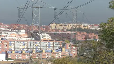 Preocupación por las torres de alta tensión al lado de las viviendas Preocupación por las torres de alta tensión al lado de las viviendas