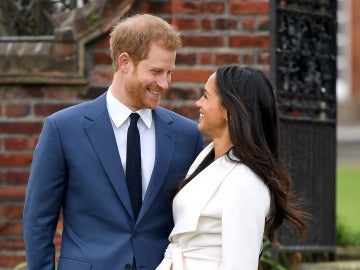 Primer posado oficial del príncipe Harry y Meghan Markle tras su compromiso