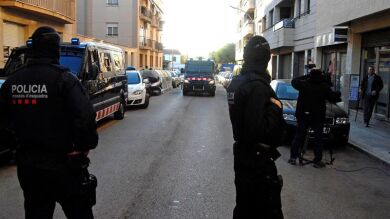 Los Mossos detienen a dos personas durante los registros en Sant Pere de Ribes en una operación antiyihadista