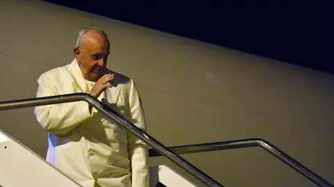 El papa Francisco emprendió hoy su viaje a Birmania y Bangladesh El papa Francisco emprendió hoy su viaje a Birmania y Bangladesh
