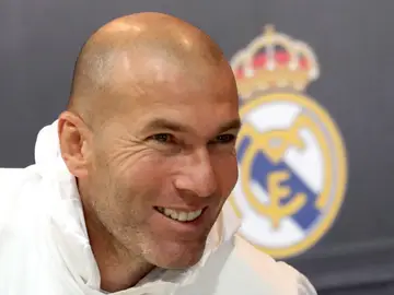 Zidane, sonriente en rueda de prensa Zidane, sonriente en rueda de prensa