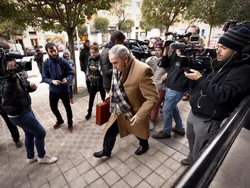 Carlos Bacaicoa, abogado de la joven madrileña presuntamente violada por 'La Manada' en los Sanfermines de 2016 Carlos Bacaicoa, abogado de la joven madrileña presuntamente violada por 'La Manada' en los Sanfermines de 2016