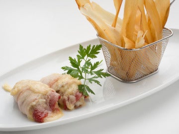 Filetes de pollo relleno con chips de yuca