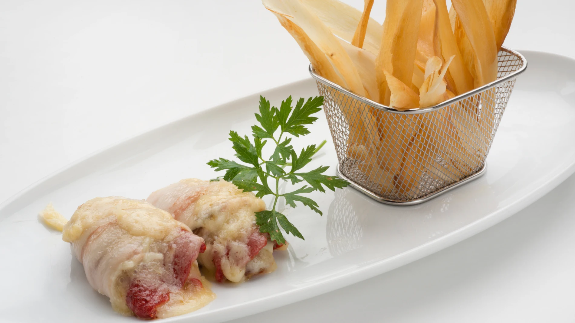 Filetes de pollo relleno con chips de yuca