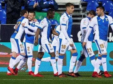 Los jugadores del Leganés celebran el gol de Tito frente al Valladolid