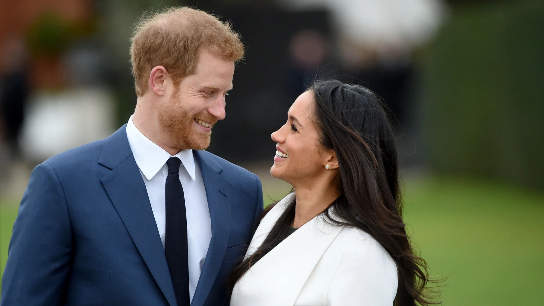 El príncipe Enrique de Inglaterra y su prometida, la actriz estadounidense Meghan Markle El príncipe Enrique de Inglaterra y su prometida, la actriz estadounidense Meghan Markle