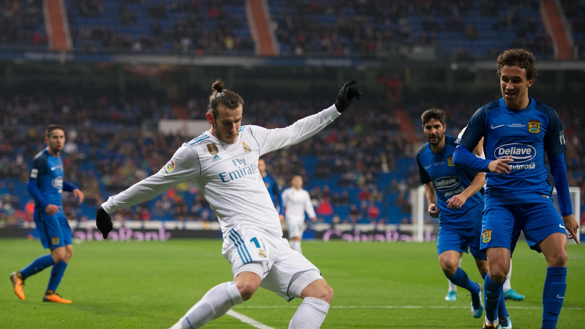 Gareth Bale se prepara para centrar ante el Fuenlabrada Gareth Bale se prepara para centrar ante el Fuenlabrada
