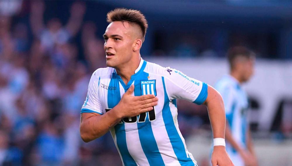Lautaro, en un partido con Racing de Avellaneda