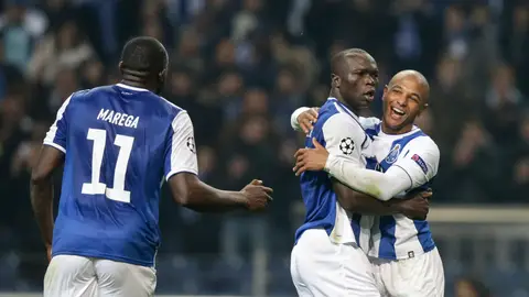 Brahimi y Aboubakar celebran uno de los goles del Oporto Brahimi y Aboubakar celebran uno de los goles del Oporto