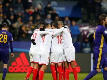El Sevilla hace piña tras el gol de Ganso en Maribor