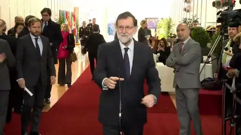 El calambrazo de Rajoy con el micrófono El calambrazo de Rajoy con el micrófono