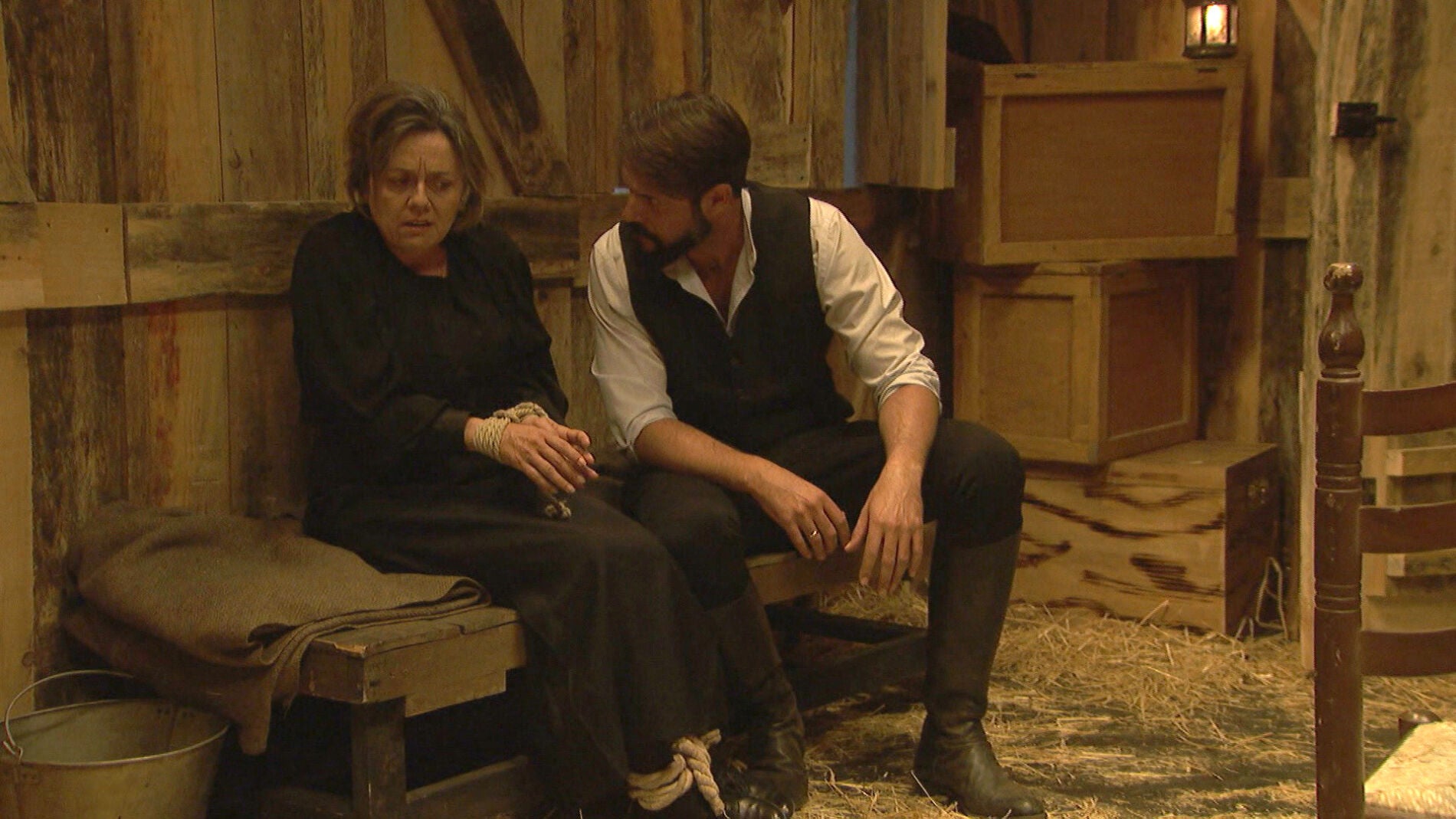 Severo secuestra a Venancia con el fin de encontrar a su hijo