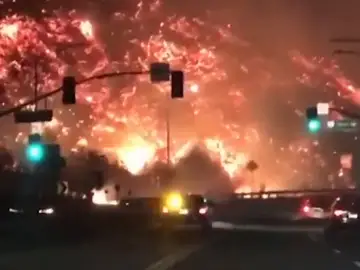 El fuego sigue arrasando California El fuego sigue arrasando California