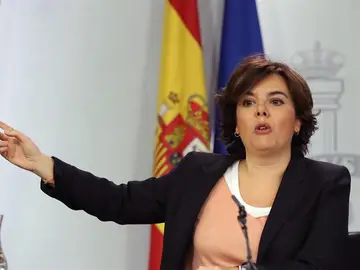 Sáenz de Santamaría tras el Consejo de Ministros Sáenz de Santamaría tras el Consejo de Ministros