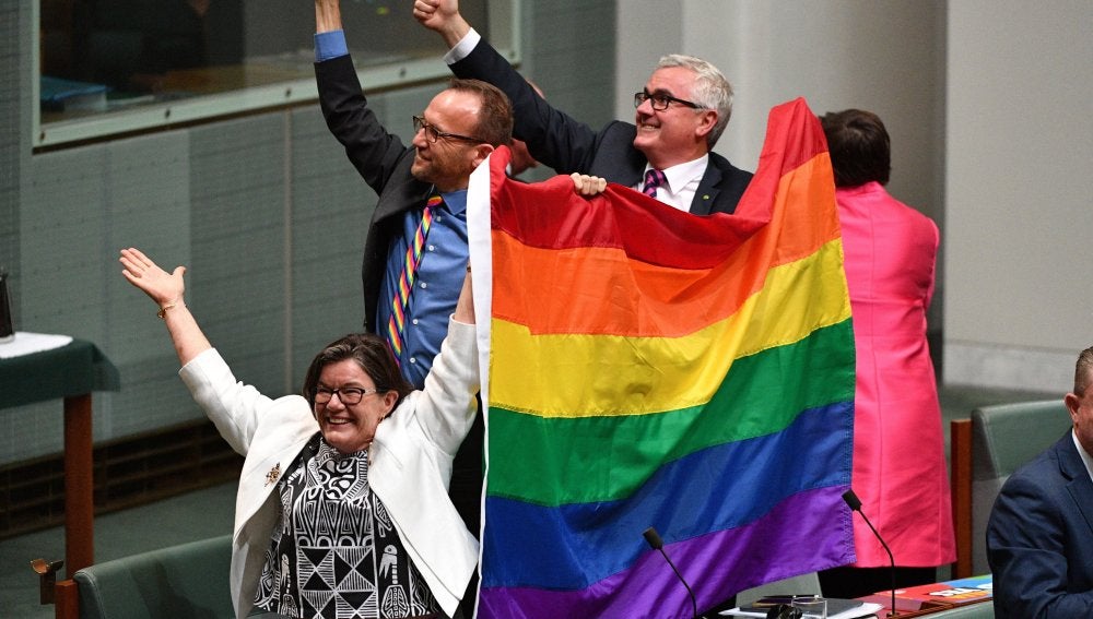 Varios diputados australianos celebran la aprobación del matrimonio homosexual