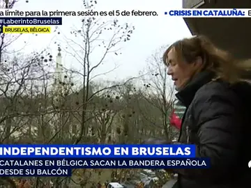 El 'balcón de la resistencia' de Barcelona renace en Bruselas durante la manifestación independentista: "Nos han hecho hasta un calvo" El 'balcón de la resistencia' de Barcelona renace en Bruselas durante la manifestación independentista: "Nos han hecho hasta un calvo"