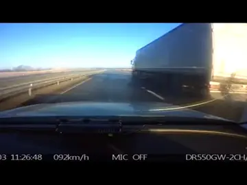 La policia detiene a un ciclista kamikaze que circulaba detrás de un camión a más de 90km/h La policia detiene a un ciclista kamikaze que circulaba detrás de un camión a más de 90km/h