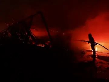 Declarada la alerta de emergencia por "peligro extremo de fuego" en el condado de Los Ángeles Declarada la alerta de emergencia por "peligro extremo de fuego" en el condado de Los Ángeles
