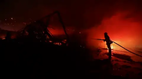 Declarada la alerta de emergencia por "peligro extremo de fuego" en el condado de Los Ángeles Declarada la alerta de emergencia por "peligro extremo de fuego" en el condado de Los Ángeles
