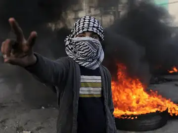 Palestinos protestan en contra de la decisión del presidente de EEUU, Donald Trump Palestinos protestan en contra de la decisión del presidente de EEUU, Donald Trump