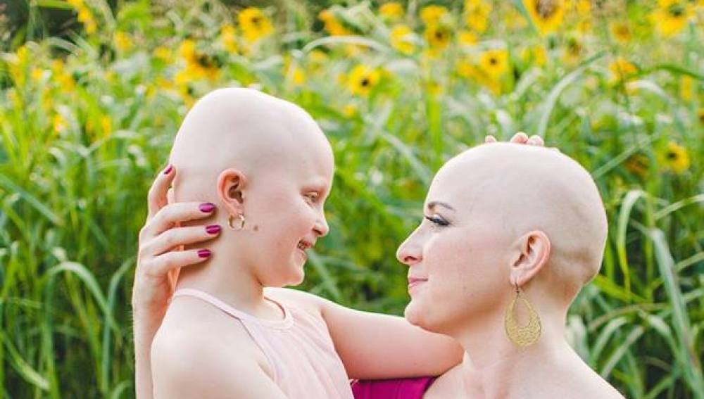 La vitalista foto de una madre y su hija enfermas