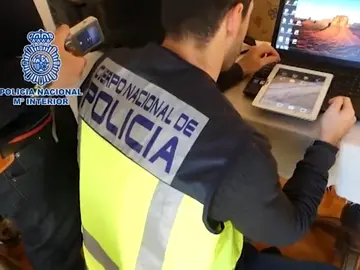 Detenidos dos pedófilos que almacenaban más de 5.000 fotos de abusos a niñas Detenidos dos pedófilos que almacenaban más de 5.000 fotos de abusos a niñas