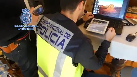 Detenidos dos pedófilos que almacenaban más de 5.000 fotos de abusos a niñas Detenidos dos pedófilos que almacenaban más de 5.000 fotos de abusos a niñas