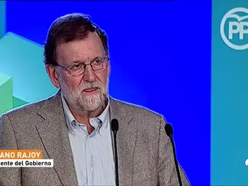 Rajoy defiende que el voto "útil y seguro" en Cataluña es al PP Rajoy defiende que el voto "útil y seguro" en Cataluña es al PP