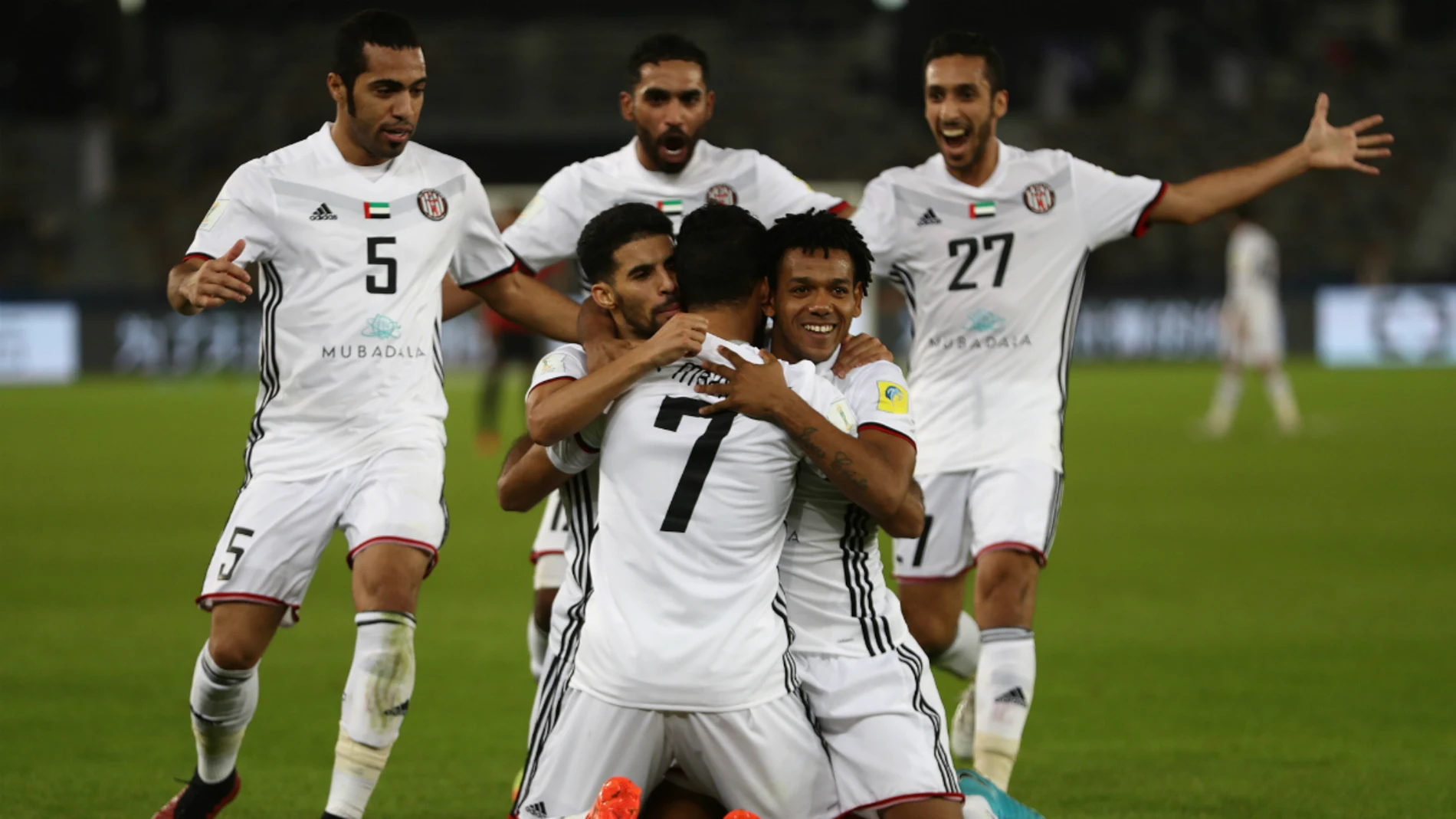 El Al Jazira celebra un gol El Al Jazira celebra un gol
