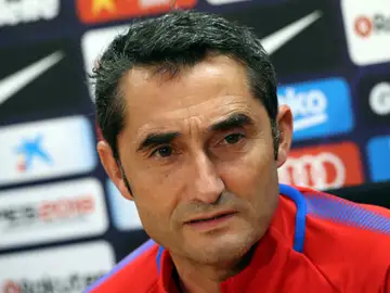 Valverde habla antes del partido con el Villarel Valverde habla antes del partido con el Villarel