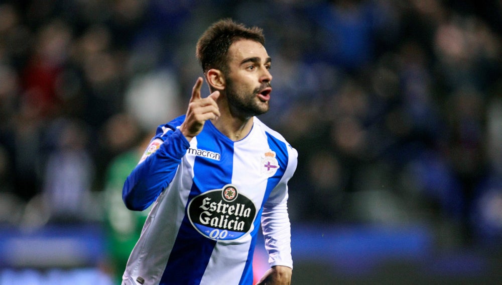 Adrián López celebra un gol
