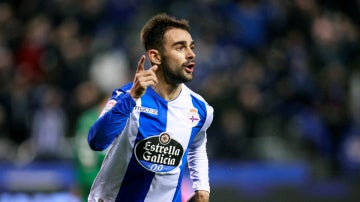 Adrián López celebra un gol