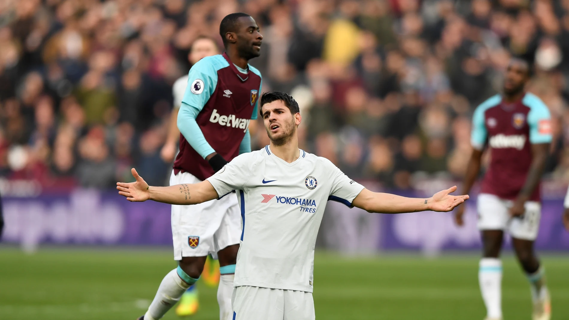 El West Ham deja al Chelsea fuera de la lucha por el título El West Ham deja al Chelsea fuera de la lucha por el título