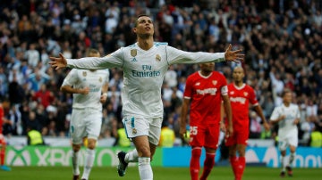 Cristiano Ronaldo celebra uno de sus goles en el Santiago Bernabéu
