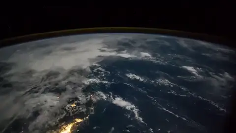 Los astronautas de la Estación Espacial Internacional comparten los espectaculares vídeos y fotografías que hacen desde el espacio Los astronautas de la Estación Espacial Internacional comparten los espectaculares vídeos y fotografías que hacen desde el espacio