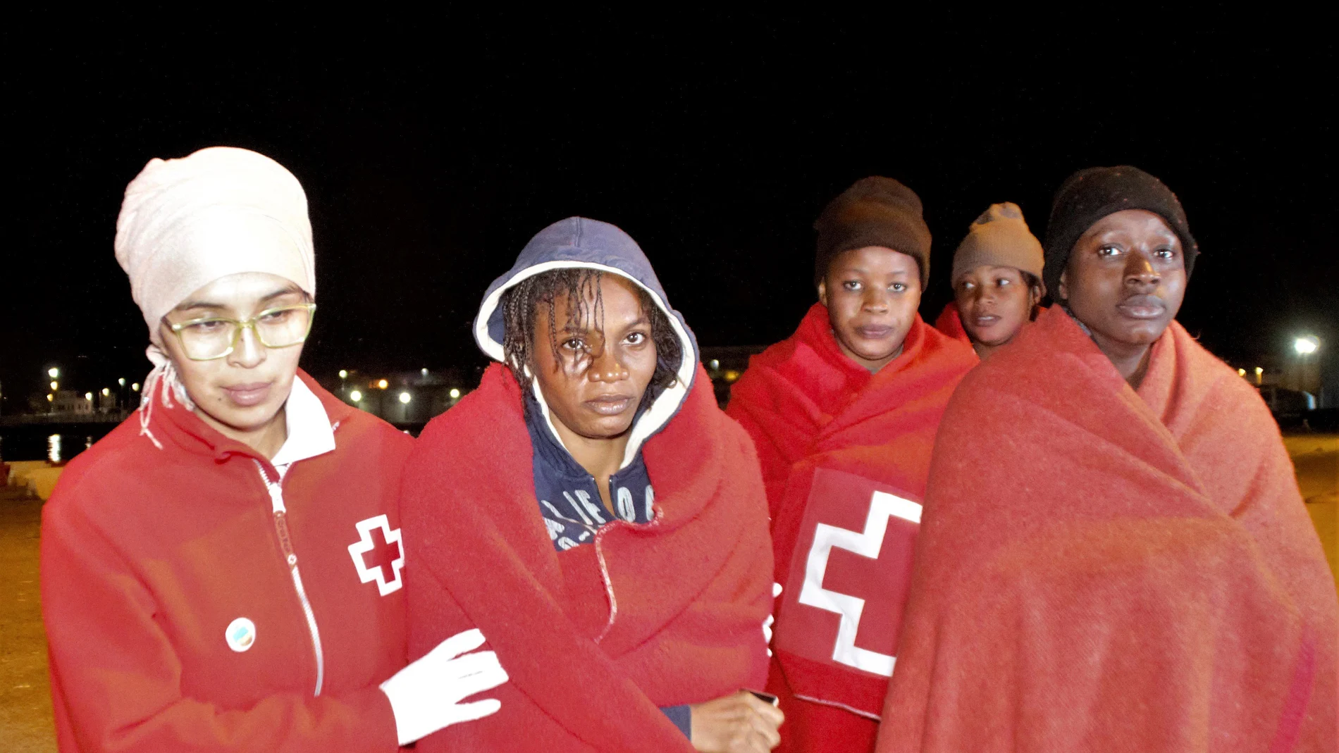 La Cruz Roja traslada al Hospital de Motril (Granada) a una embarazada La Cruz Roja traslada al Hospital de Motril (Granada) a una embarazada