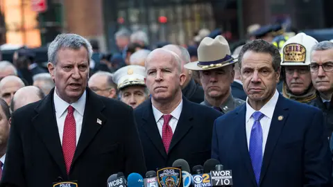 El alcalde de Nueva York, Bill de Blasio, el jefe de Policía, James O'Neill y el Gobernador, Andrew Cuomo El alcalde de Nueva York, Bill de Blasio, el jefe de Policía, James O'Neill y el Gobernador, Andrew Cuomo