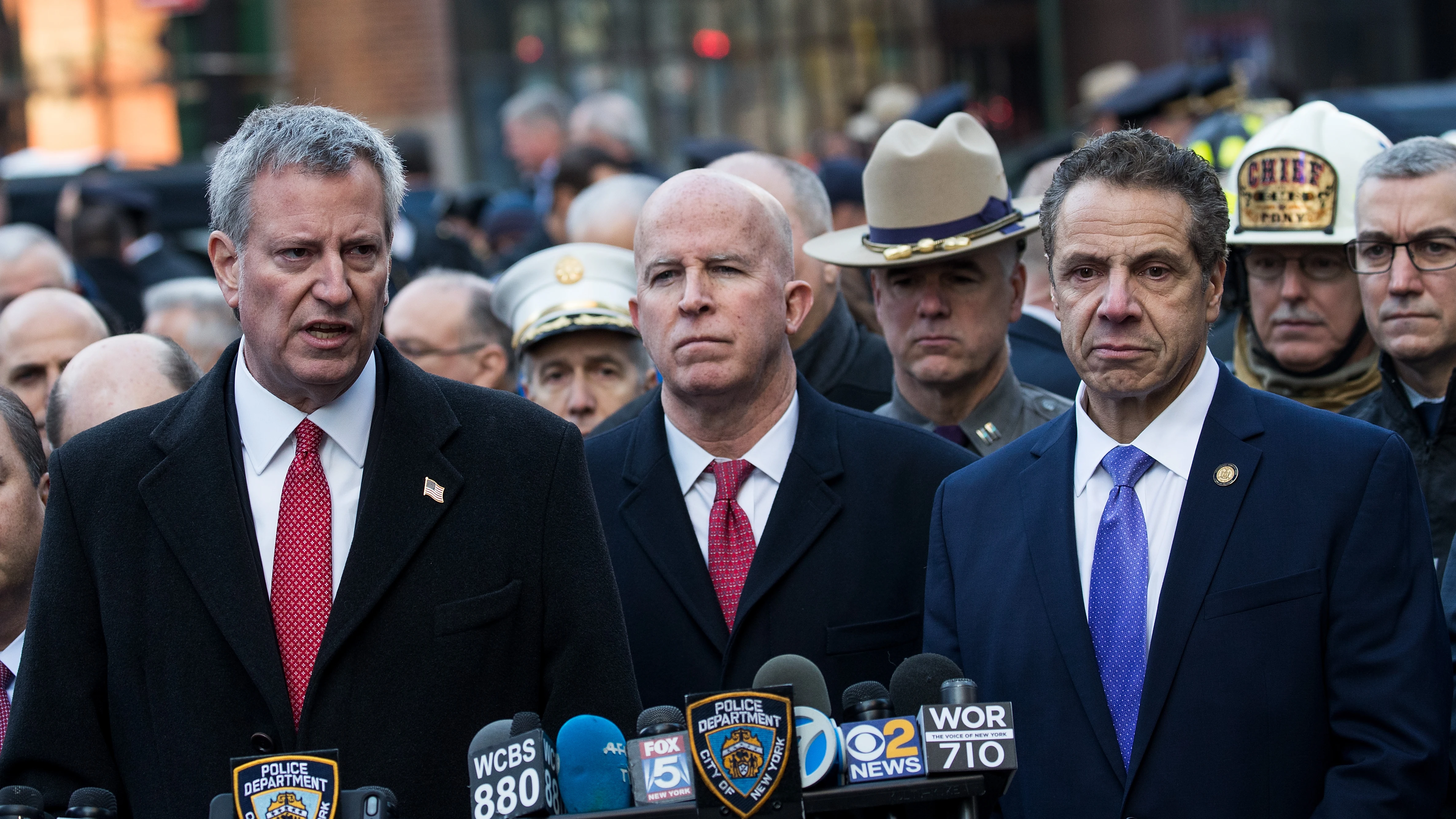 El alcalde de Nueva York, Bill de Blasio, el jefe de Polic&iacute;a, James O'Neill y el Gobernador, Andrew Cuomo