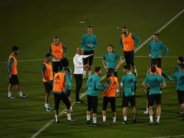 Los jugadores del Real Madrid se ejercitan en Abu Dabi Los jugadores del Real Madrid se ejercitan en Abu Dabi