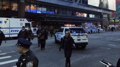 La Policía de Nueva York evacúa varias líneas del Metro tras producirse una explosión en Manhattan