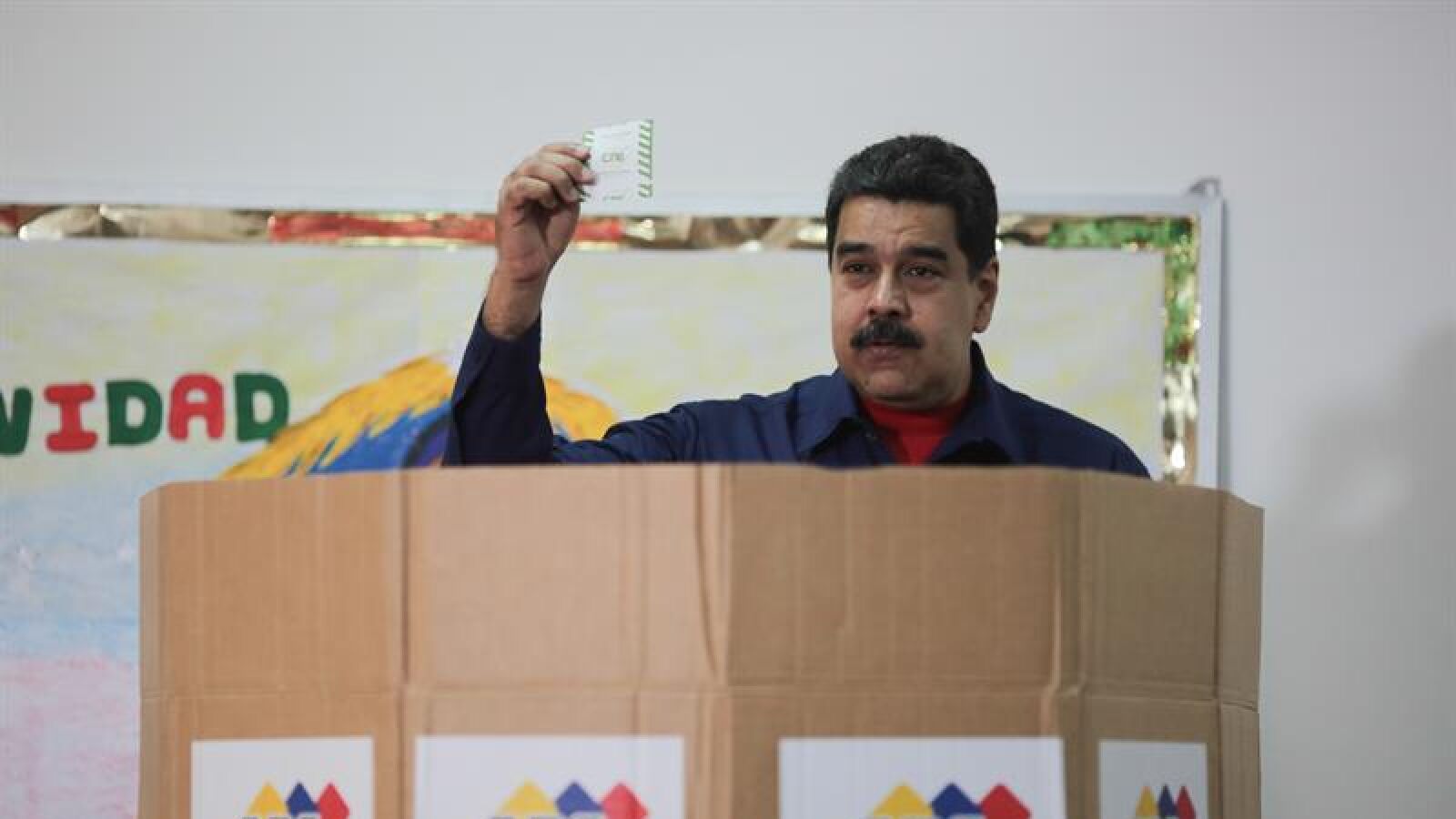 El chavismo consolida su hegemonía en las municipales ante la ausencia opositora, que califica de fraudulentos los comicios
