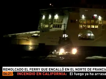 Remolcan al ferry que encalló en Calais Remolcan al ferry que encalló en Calais
