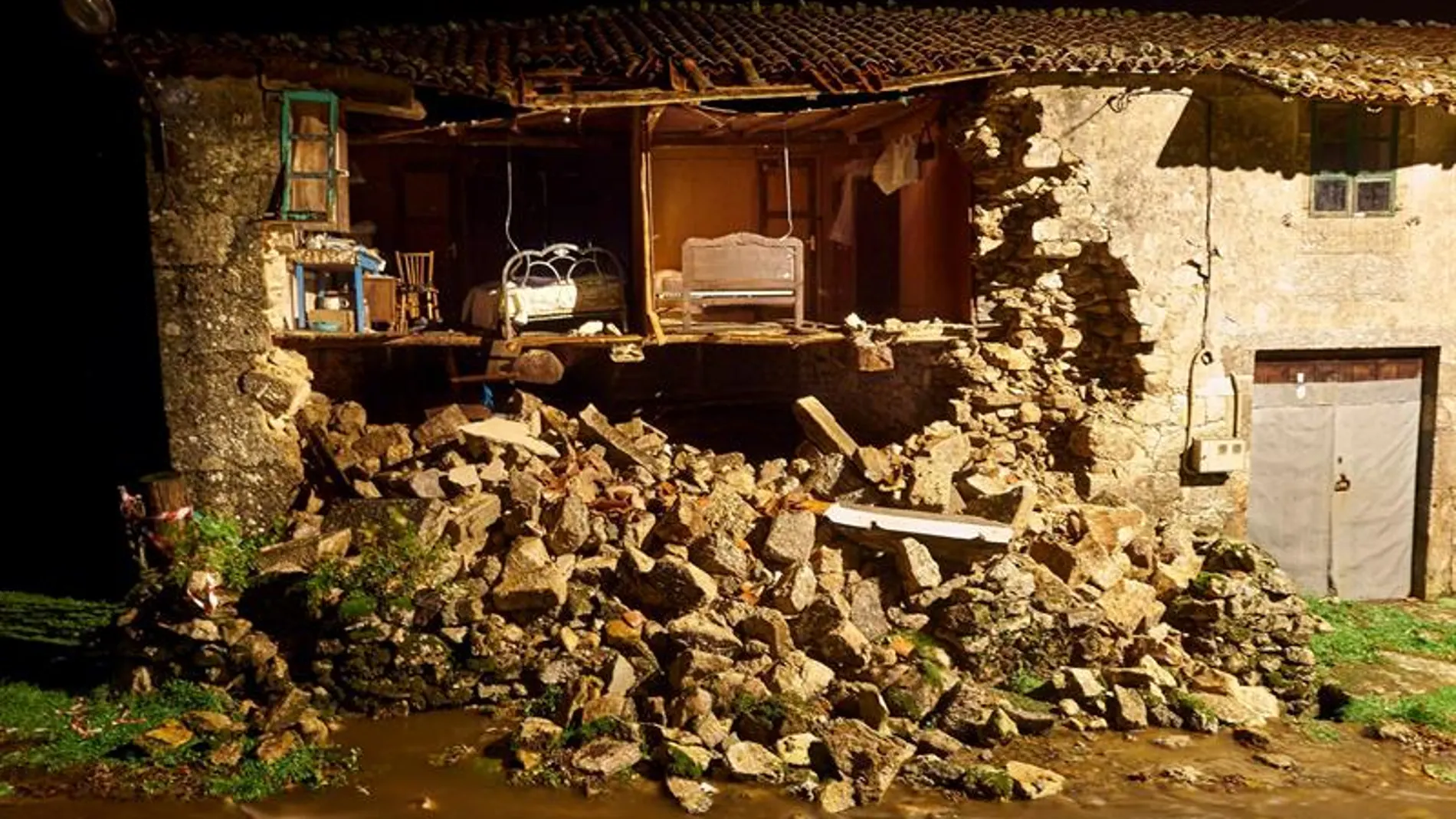 Destrozos en Galicia tras el paso de la borrasca 'Ana' Destrozos en Galicia tras el paso de la borrasca 'Ana'