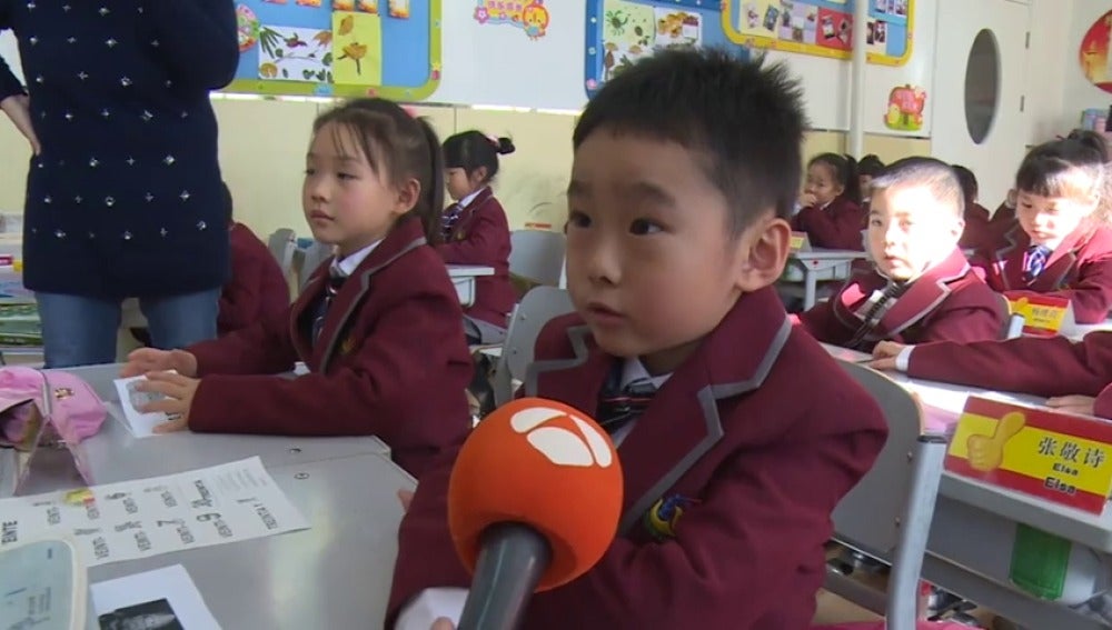 Estudian poner el español como segunda lengua en todos los colegios de China