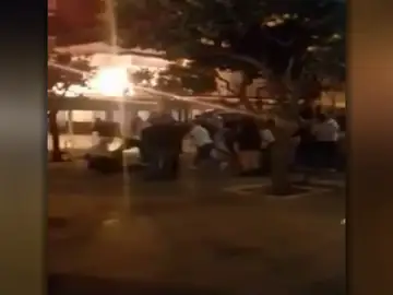 Batalla campal en la Línea de la Concepción durante las fiestas de la Patrona. Batalla campal en la Línea de la Concepción durante las fiestas de la Patrona.
