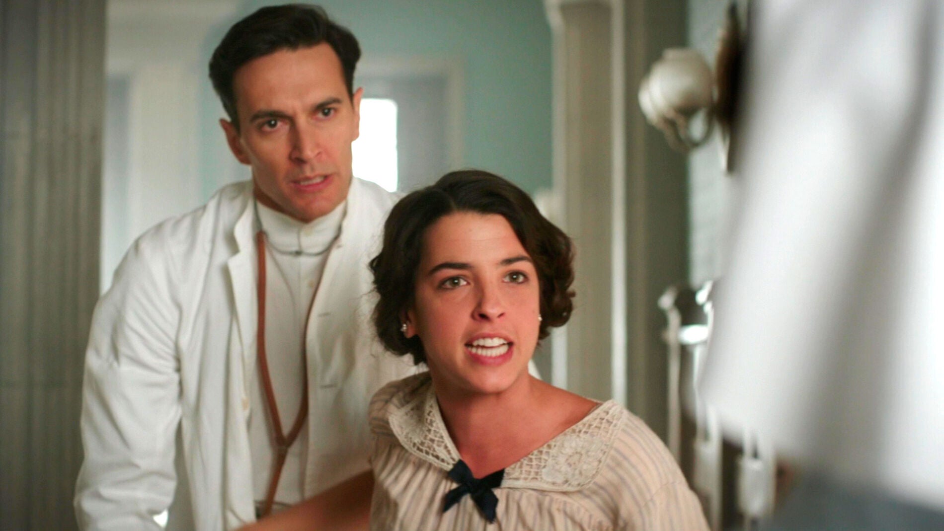 Raquel se pone de parto en plena escena de celos 