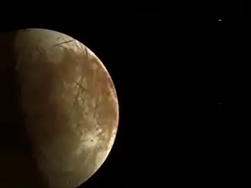 Trump decide retomar la carrera espacial y construir una base lunar Trump decide retomar la carrera espacial y construir una base lunar